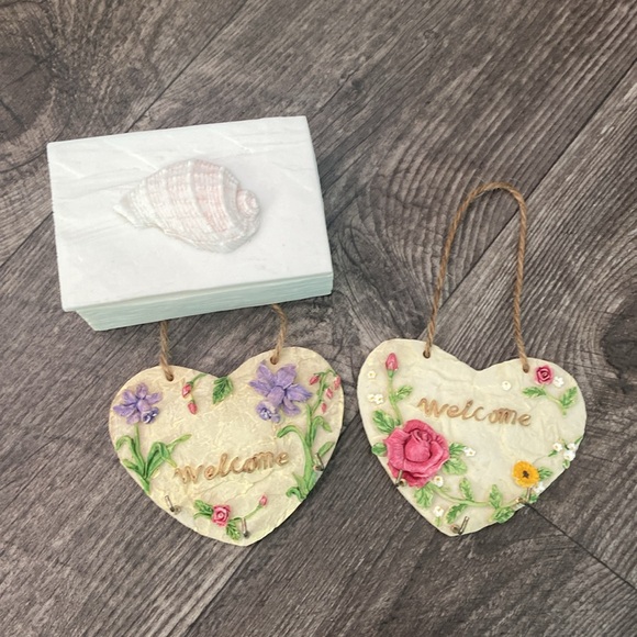 Adorable Little Soap Dish and Wall Decor - Picture 2 of 3
